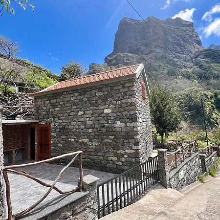 Stonewood Valley By Lovelystay