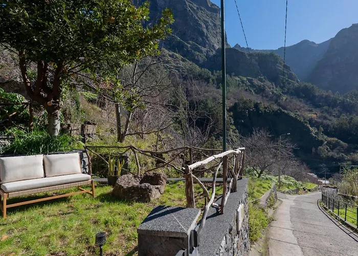 Stonewood Valley By Lovelystay